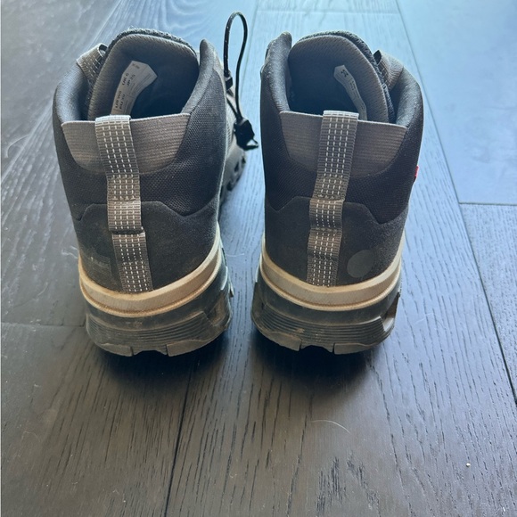 On Running Hiking Boots - Picture 4 of 5